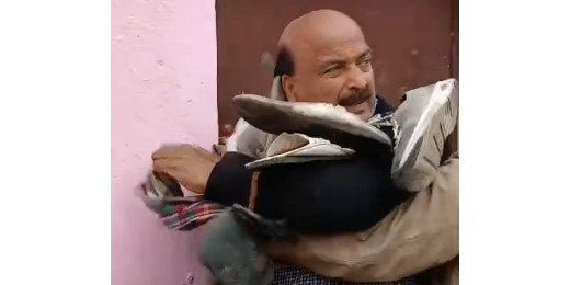 छात्रा के साथ कमरे में पकड़े गए शिक्षक, ग्रामीणों ने जमकर की धुनाई