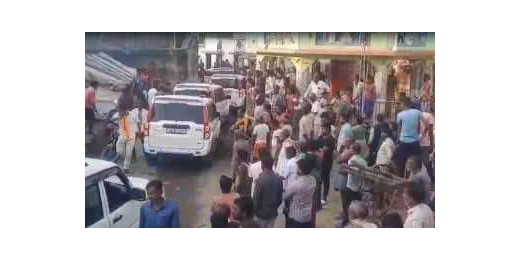 सांसद पर लगा ग्रामीणों को पिटाई करने और स्कॉर्पियो में भरकर ले जाने का आरोप, पुलिस देखती रही तमाशा