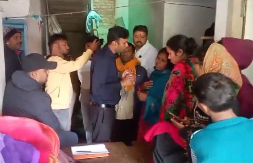 सड़क दुर्घटना में हुई छात्र की मौत, प्रशासन ने परिवार को दिया मदद का आश्वासन
