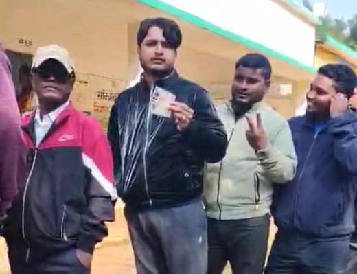 खिजरी विधानसभा में सुबह 5 बजे शुरू हुआ मतदान, कुदलौंग पंचायत के लोग दिखे उत्साहित