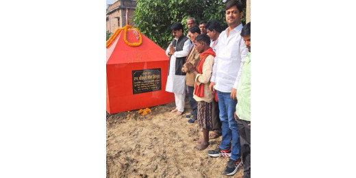 कांग्रेस जिलाध्यक्ष अरविंद कुमार मुकुल ने अपनी माता के समाधिस्थल पर अर्पित की श्रद्धांजलि