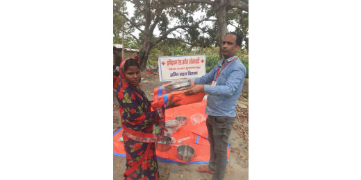 इण्डियन रेड क्रॉस सोसाइटी ने 11 अग्नि पीड़ित परिवारों को बांटी राहत सामग्री 