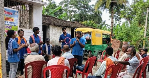 सहकारिता विभाग की ओर से मीनापुर में नुक्कड़ नाटक के ज़रिए किसानों को किया जागरूक