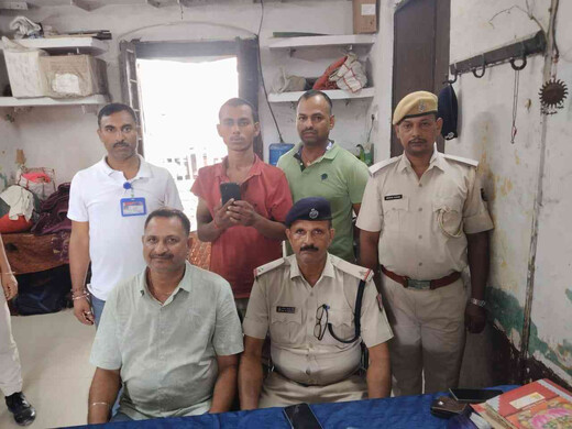 ऑपरेशन यात्री सुरक्षा : किऊल स्टेशन पर चोरी के मोबाइल के साथ युवक गिरफ्तार