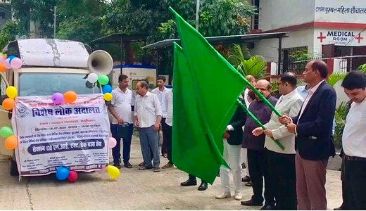 विशेष लोक अदालत के लिए प्रचार अभियान शुरू, न्यायाधीश व डीएम ने दिखाई हरी झंडी