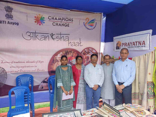 आकांक्षा हाट में महिला उद्यमिता को मिला बढ़ावा, मधुबनी पेंटिंग से लेकर मखाना प्रसंस्करण तक प्रशिक्षणार्थियों ने बिखेरा हुनर