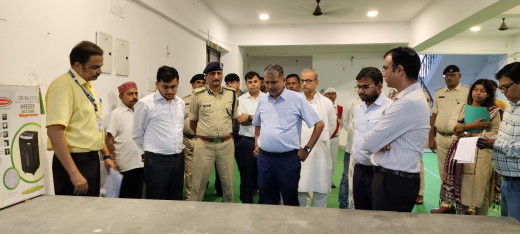 जिलाधिकारी ने सिकंदरपुर स्थित ईवीएम वेयरहाउस का किया त्रैमासिक निरीक्षण