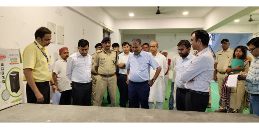 जिलाधिकारी ने सिकंदरपुर स्थित ईवीएम वेयरहाउस का किया त्रैमासिक निरीक्षण